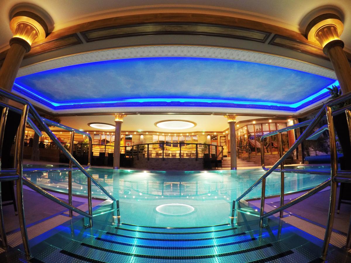 Aqua Sport*** Hotel Puchov Bagian luar foto
